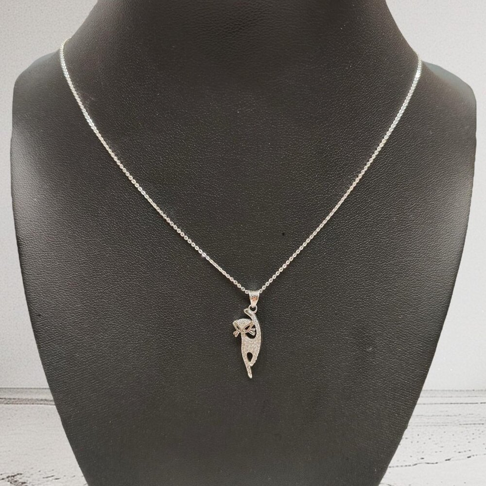 925 SILVER CAT SHAPE PENDANT IN A 20" CHAIN NECKLACE